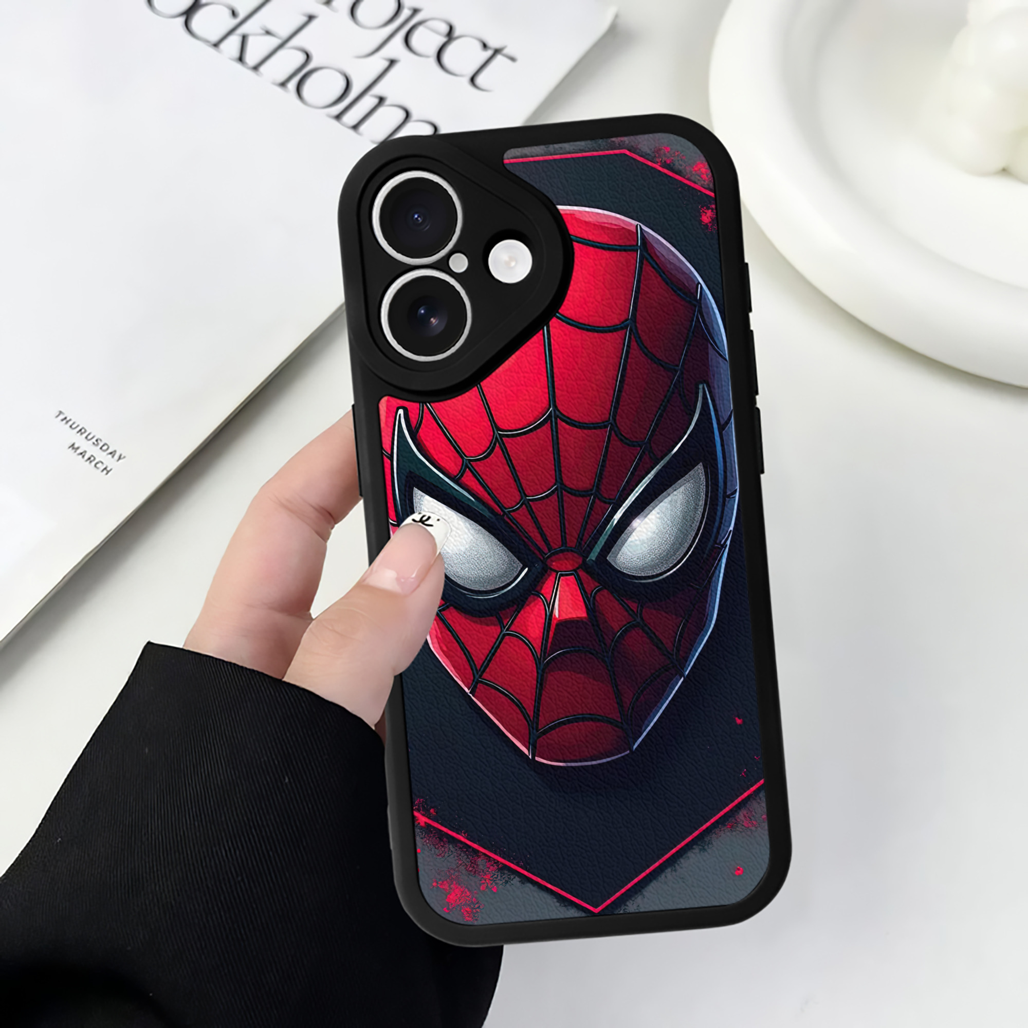 （画像用） Spider Man スパイダーマン 【iPhone 16シリーズ対応】シリコンスマホケース（レザー調） 材質：シリコン